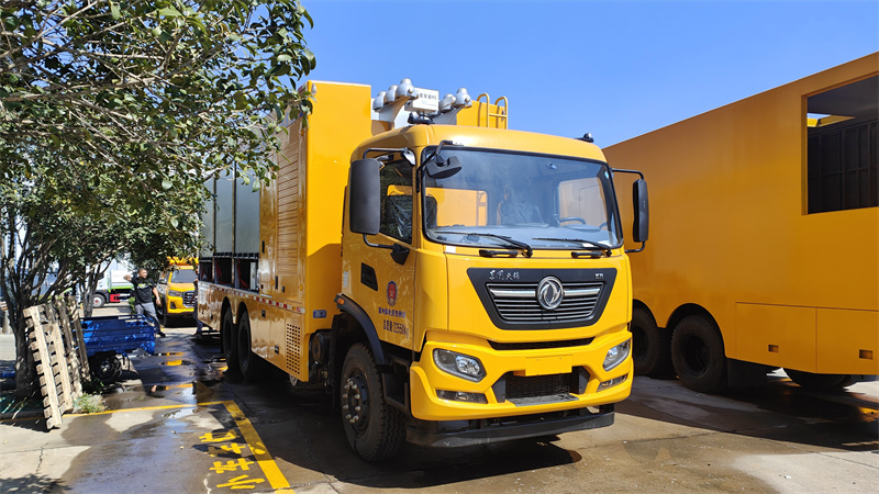 東風(fēng)天龍應(yīng)急電源車